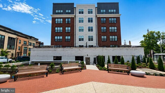 Building Photo - 1121 Fortune Terrace