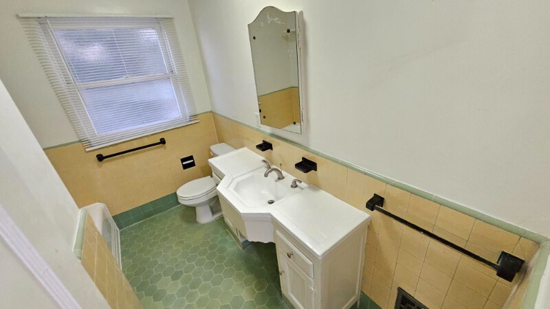 Building Photo - 355 Cochran Ave