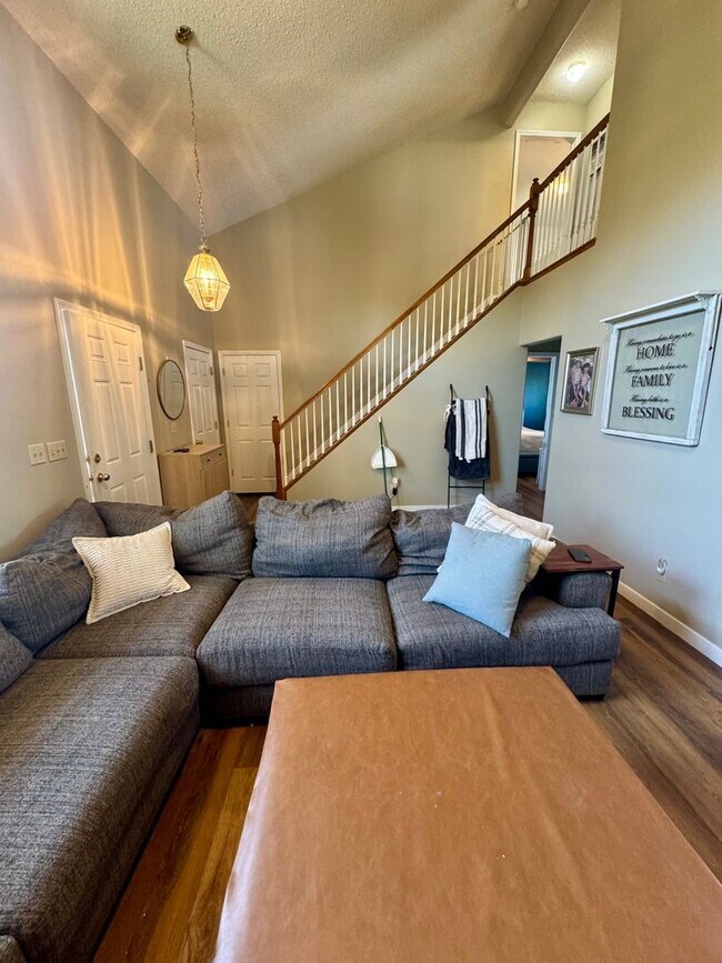Building Photo - 3 bedroom home in Wagon Trails with commun...