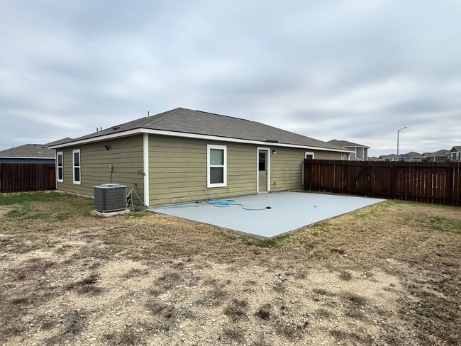 Building Photo - Nicely Updated 3 Bedroom 2 bath home in Lu...