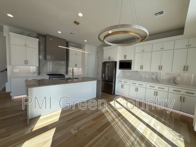 Building Photo - 134 E Elgin St