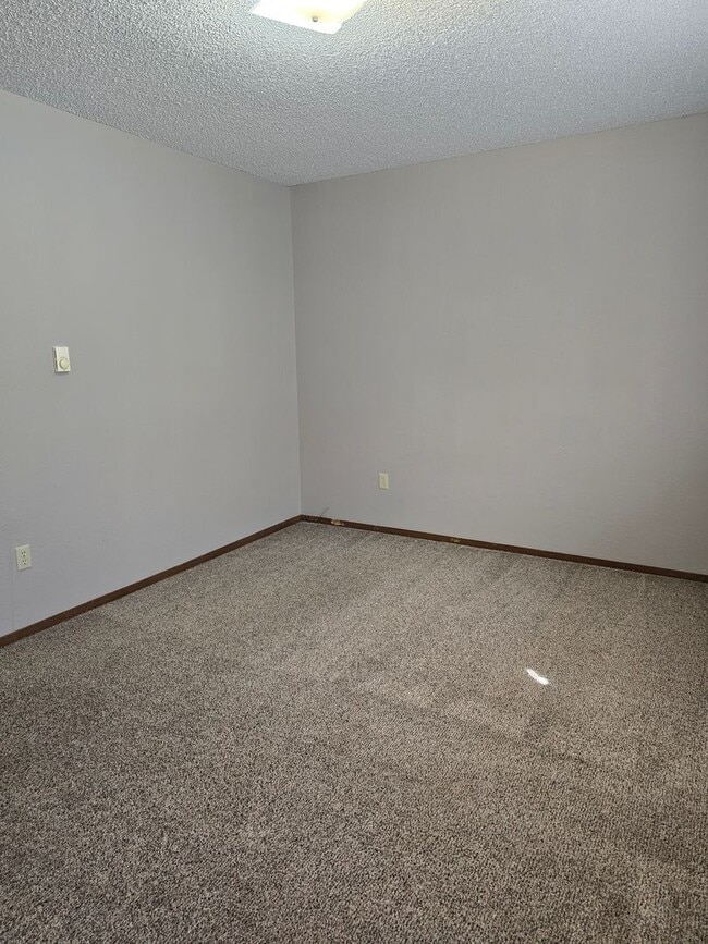 Building Photo - 2411 S McKinley St