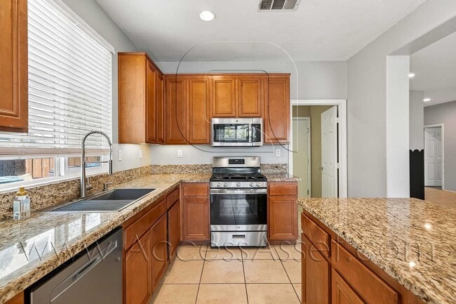 Building Photo - Charming 3 Bed/2 Bath Home In A Desirable ...