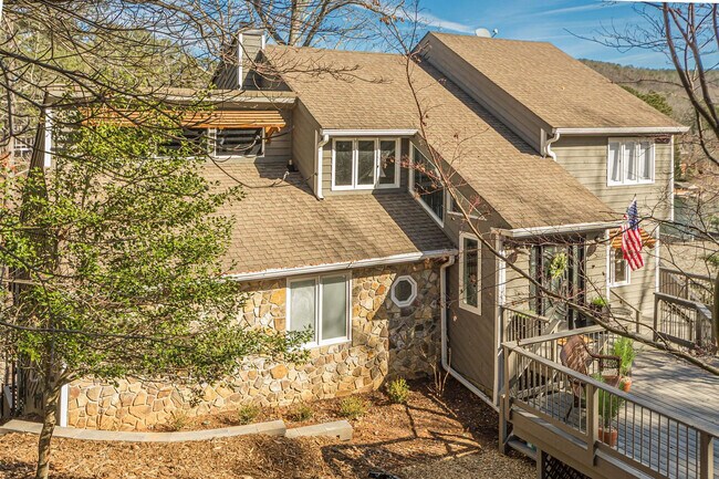 Building Photo - 117 Lakeview Cir