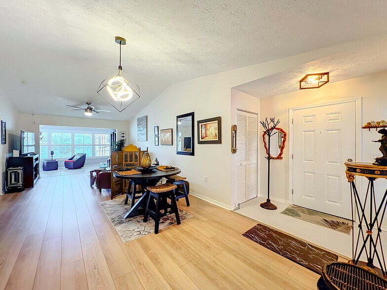 Building Photo - 760 Lake Orchid Cir