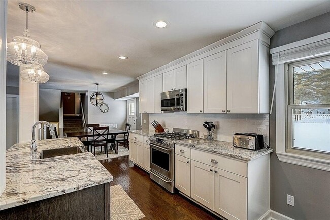 Building Photo - Updated Brookfield 4 bedroom home