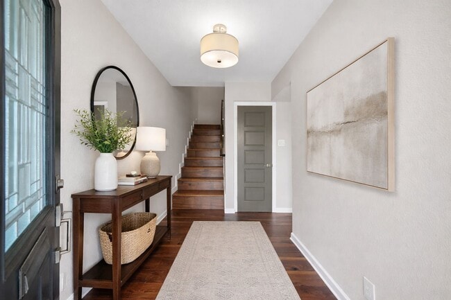 Building Photo - 8954 Chatsworth Dr