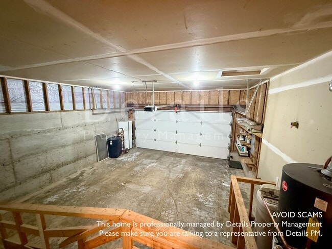 Building Photo - Nice Open Rambler in Secluded Central Kits...