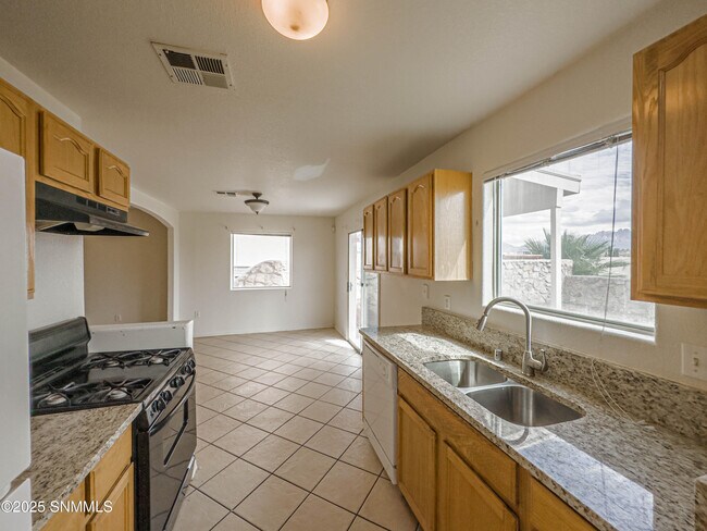 Building Photo - 3742 Piedras Negras Dr