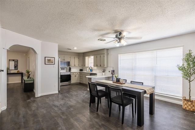 Building Photo - 3333 S 27th St