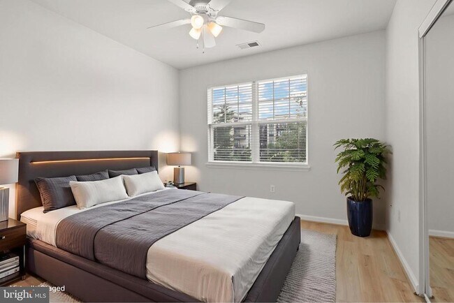 Building Photo - 12945 Centre Park Cir