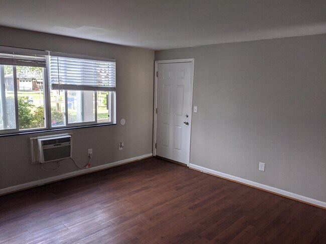 Building Photo - 851 Kingsford Rd