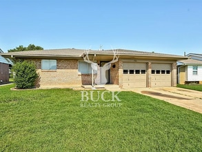 Building Photo - 705 N Dillon Ave