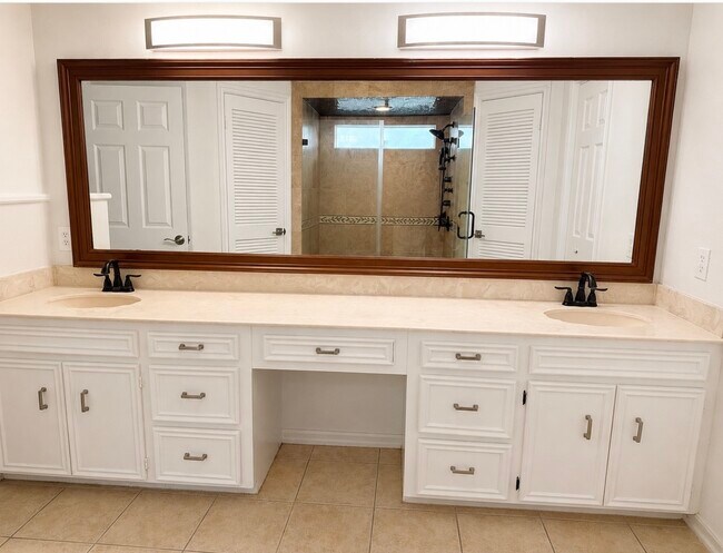 Building Photo - 6918 Marisol Dr