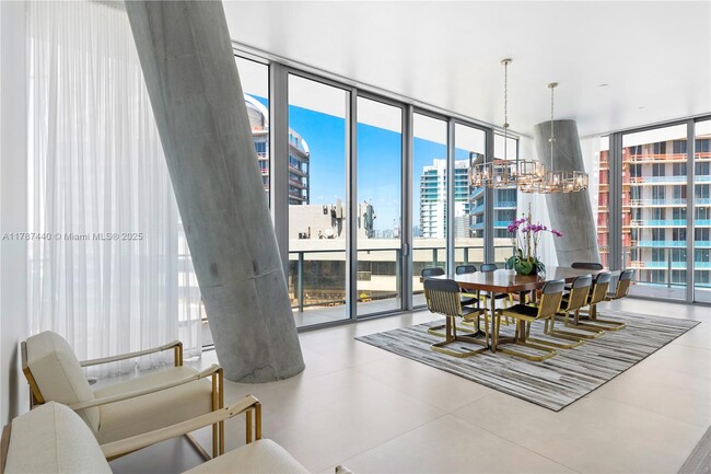 Building Photo - 2669 S Bayshore Dr
