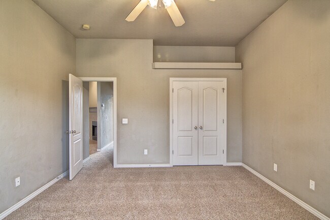 Building Photo - Spacious 3 bedroom/ Study -2264 sq ft.- Edmond Schools - Close to Quail Springs and Chisholm Cree...