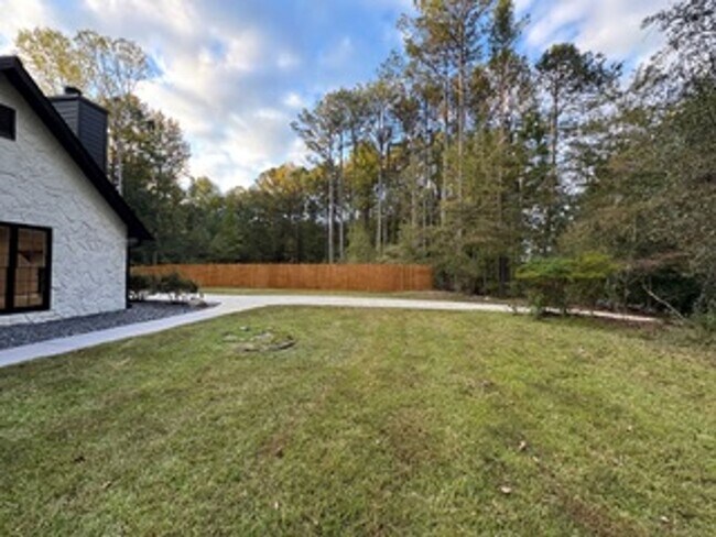 Building Photo - Fully Renovated 4BR Ranch Steps From Serenbe!!! Privacy, Nature & Modern Living