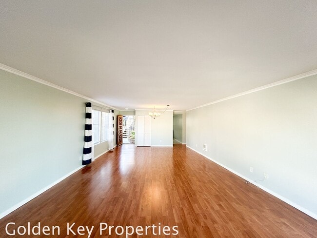 Building Photo - Welcome to this charming 2-bedroom, 2-bathroom downstairs end unit in Alta Mira in Carlsbad!!