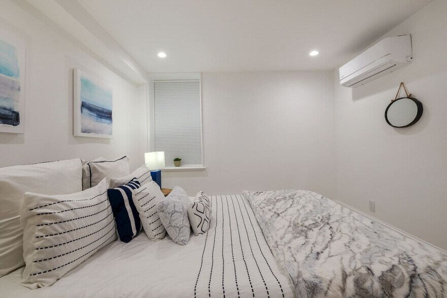 Building Photo - 1979 Biltmore St NW