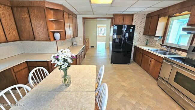 Building Photo - 12 Anderson Dr