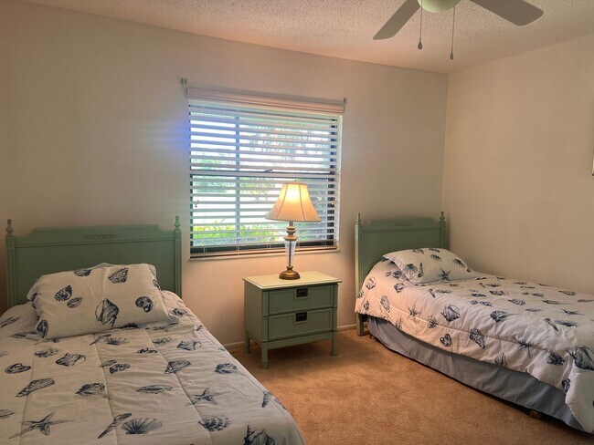Building Photo - 1211 Capri Isles Blvd