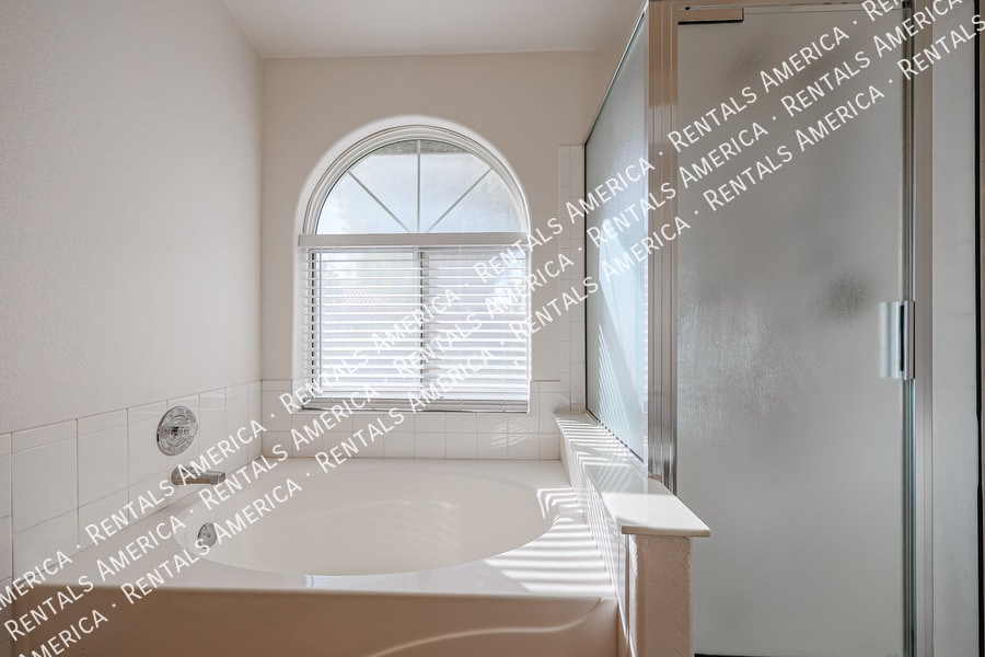 Building Photo - 5351 W Saragosa St