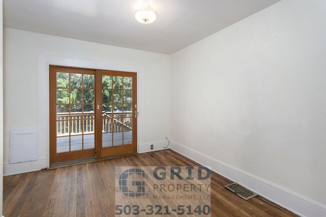 Building Photo - 4+ Bedroom, 2 Bath Craftsman Bungalow Avai...