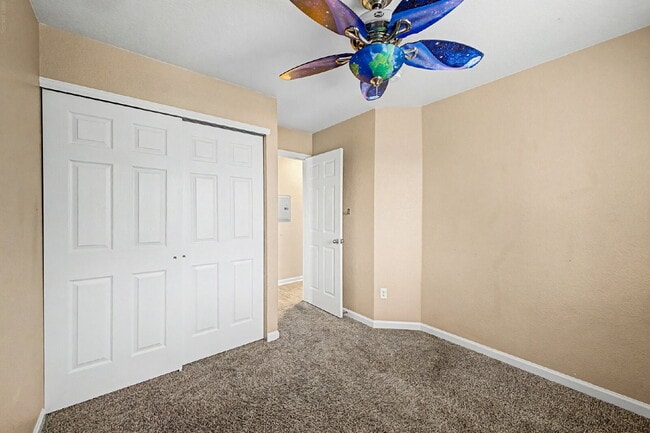 Building Photo - "Charming 3-Bedroom Duplex in Englewood with 2 Full Baths - Your Ideal Home Awaits!"