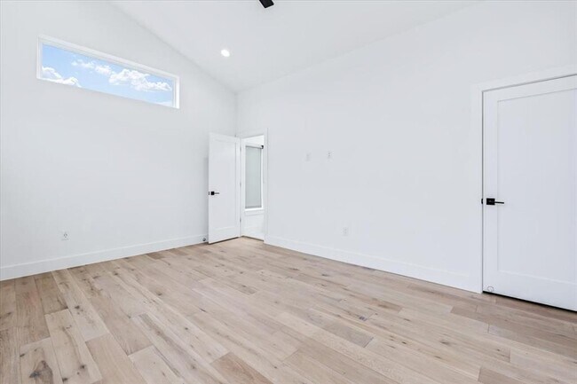 Building Photo - 6300 Santos St