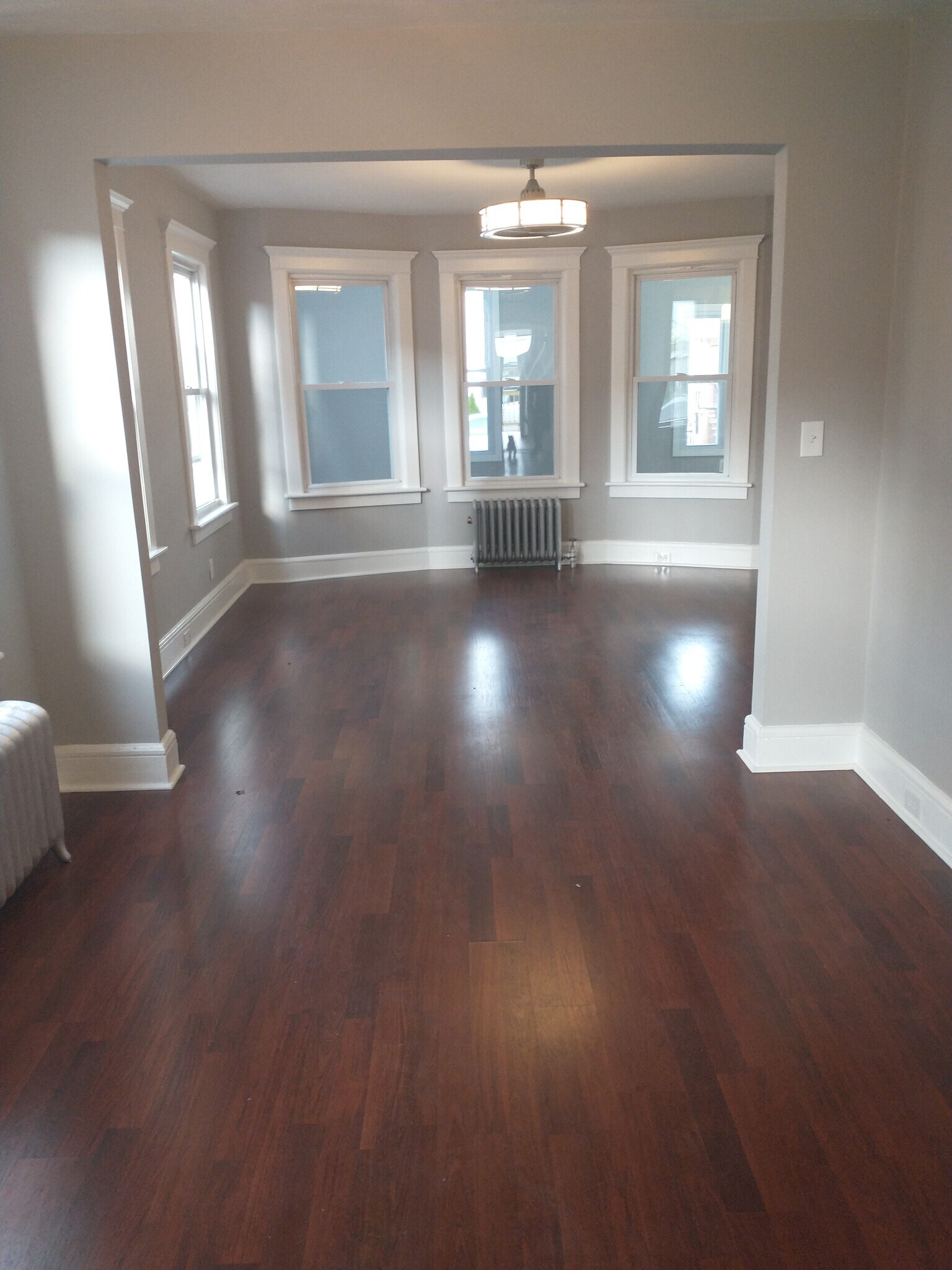 Livingroom view wood floors high ceilings - 128 Berwick St