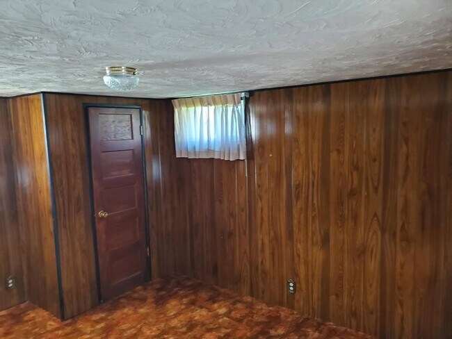 Building Photo - 296 S 100 E