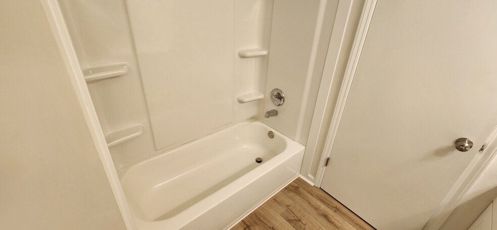 Guest / Second Bathroom - 1704 Danbury Dr