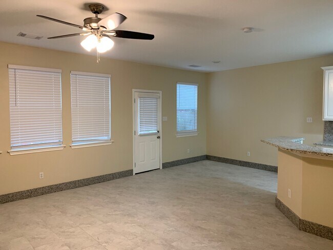 Building Photo - 42 Blue Creek Pl