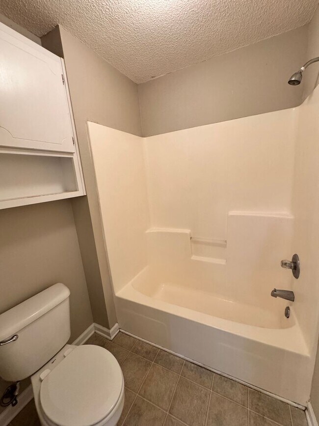 Building Photo - 128 N Springview Dr