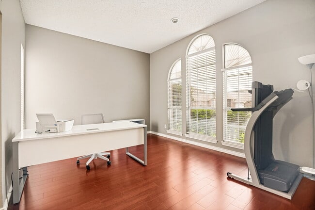 Building Photo - "Spacious 3-Bedroom Gem with 2 Full Baths in Garland – 2276 Sq Ft of Comfort Awaits!"