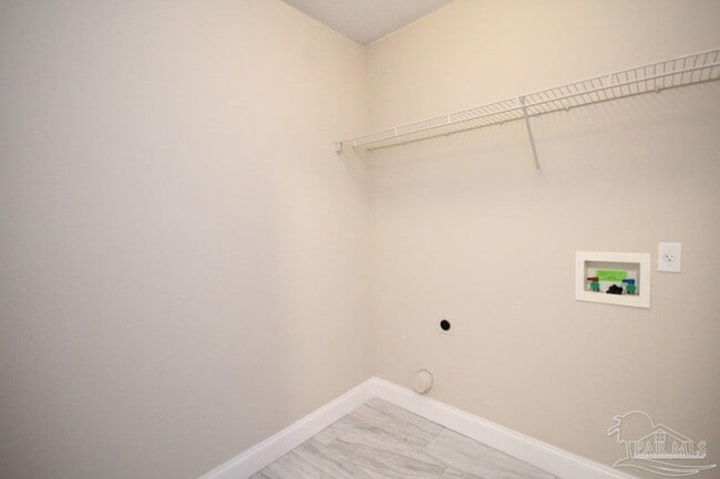 Building Photo - 2437 Gulf Breeze Ave