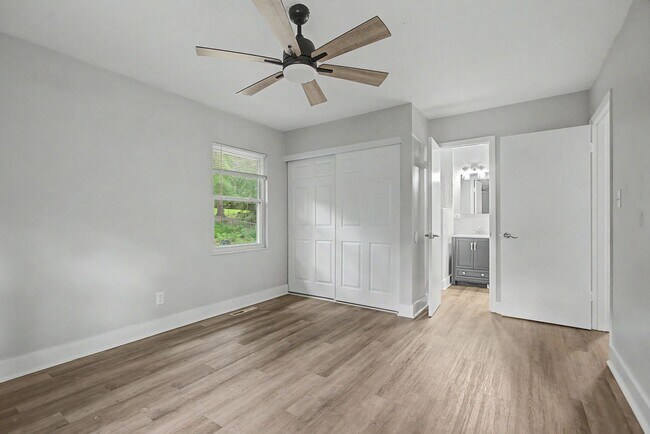 Building Photo - 1811 Devra Dr