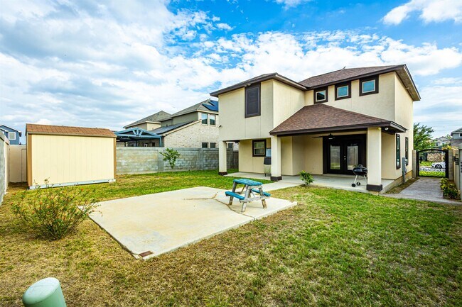 Building Photo - 5520 Stallion Ln