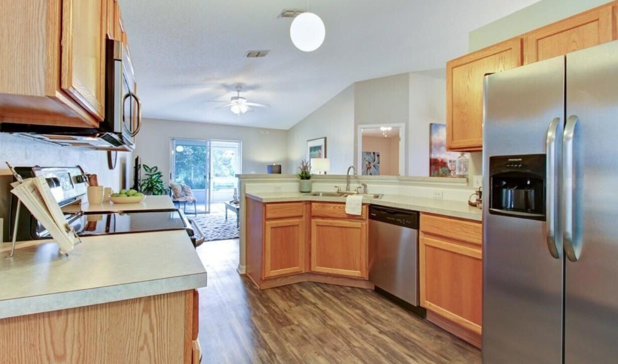 Building Photo - 90 Reeding Ridge Dr E