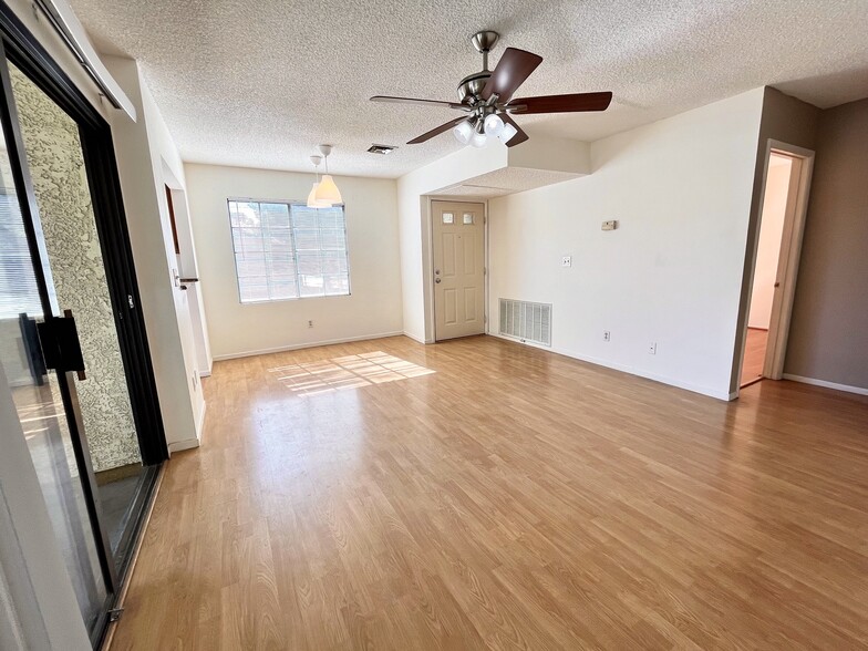 Building Photo - 4747 Nara Vista Way