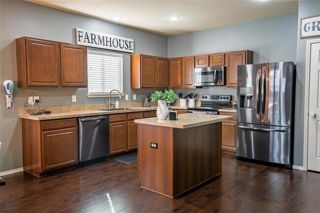 Building Photo - 7616 Berrenda Dr