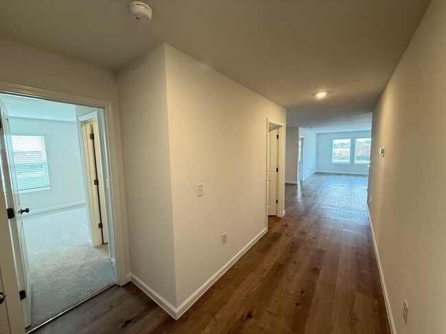Building Photo - Four Bedroom/Two Bath - Summerdale