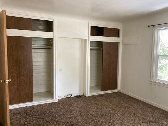 Building Photo - 1040 NE Alfred Ln