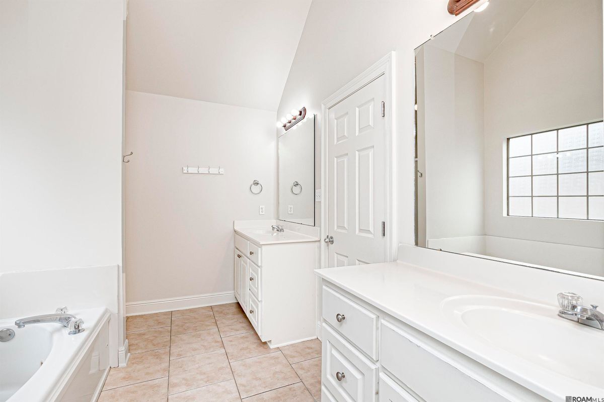 Building Photo - 37024 Rivergate Ave