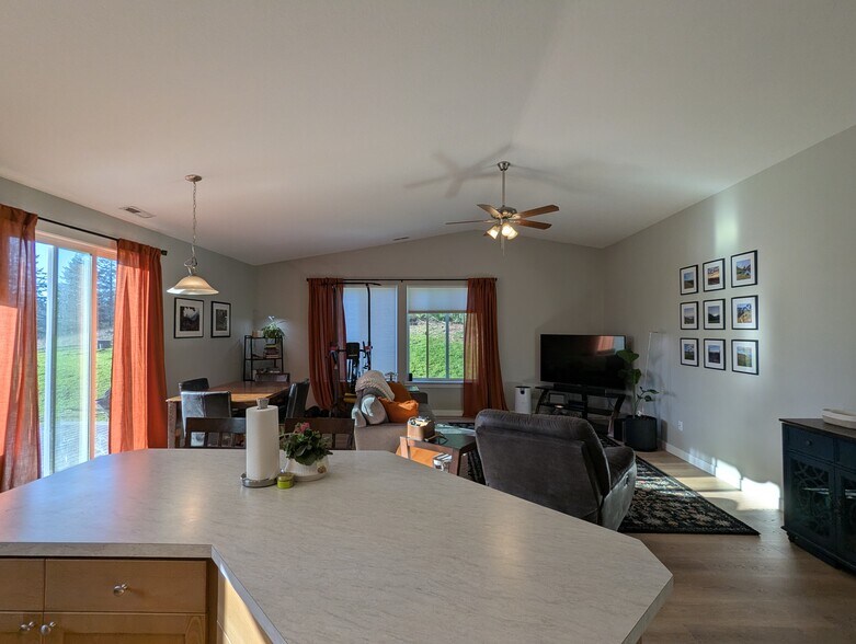 Building Photo - 342 Helens Ln