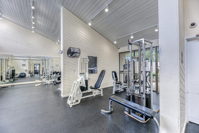 Building Photo - 2200 S Cypress Bend Dr