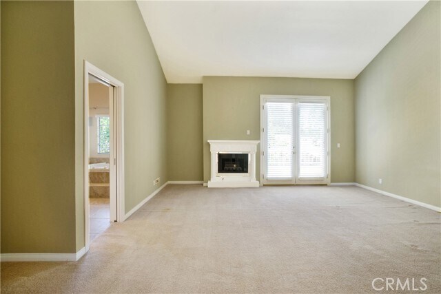 Building Photo - 3055 E Hillcrest Dr