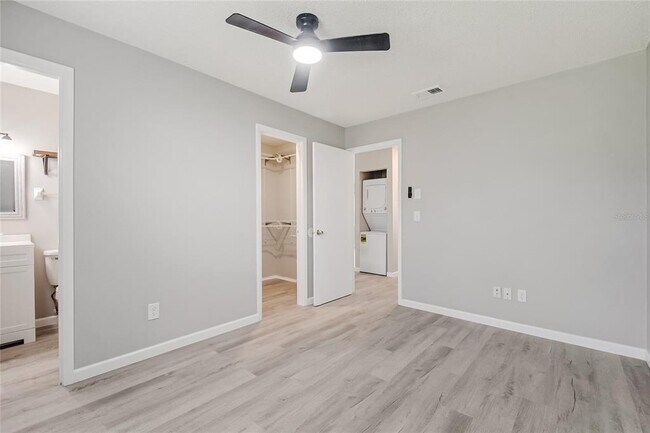 Building Photo - 106 Lake Villa Way