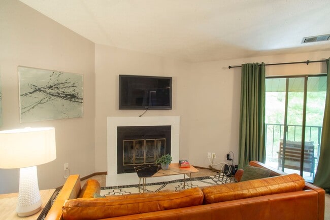 Building Photo - Fully Furnished 2-Bedroom Condo – 2 Blocks...