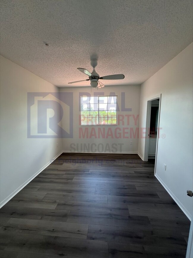 Building Photo - Newly Renovated 3/3 in Las Palmas!